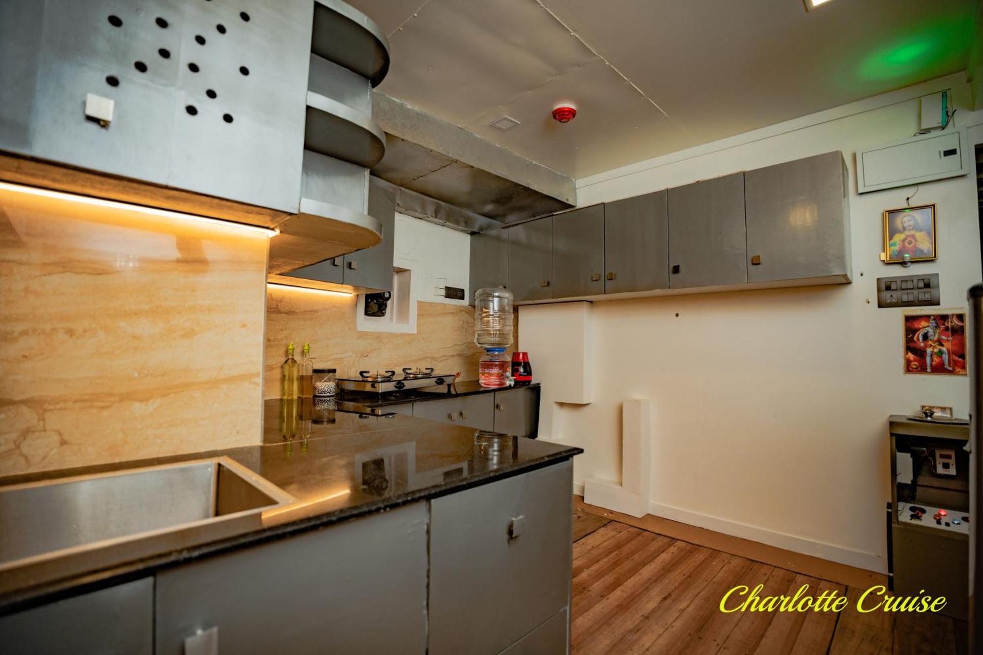 Hotel Charlotte Cruise House Boat Alappuzha Exterior foto